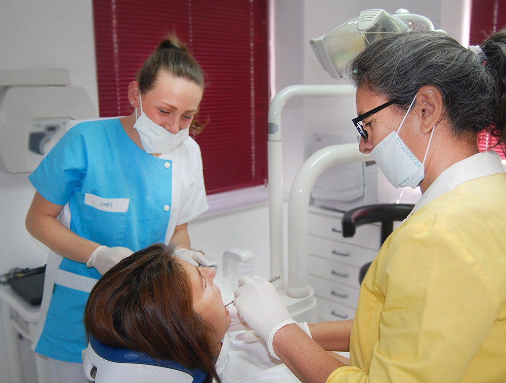 Dentista en Mijas CLINICA DENTAL CRISTINA LÓPEZ Dentista en Mijas CLINICA DENTAL CRISTINA LÓPEZ
